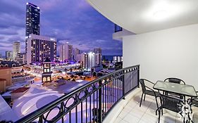 Chevron Renaissance Surfers Paradise MID WEEK MADNESS DEAL - Q Stay